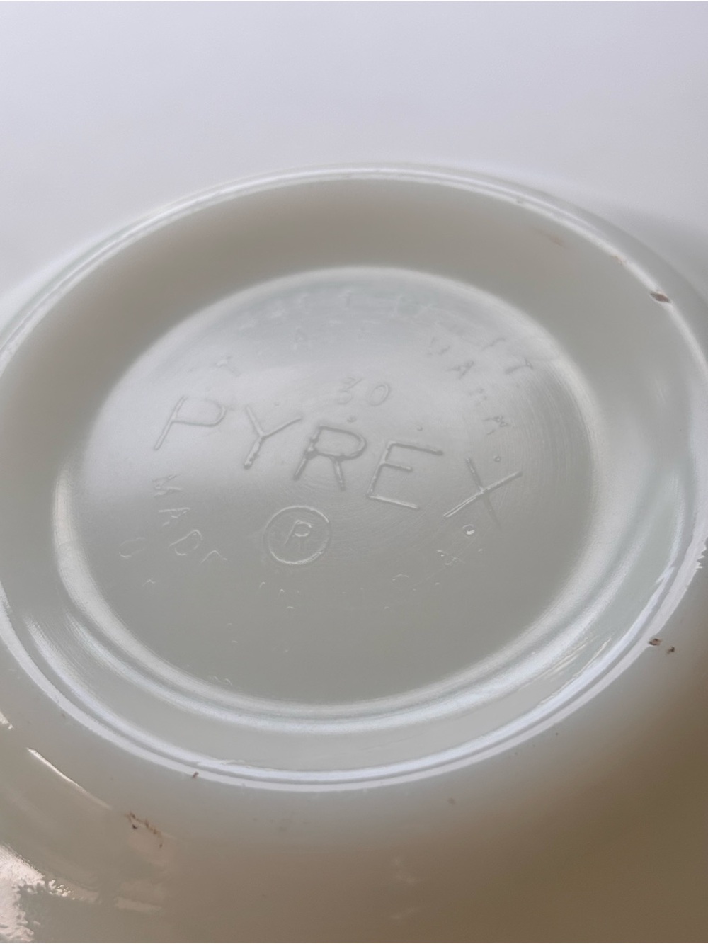 Pyrex Mixing Bowl - Daisy Pattern - Picture 3 of 3